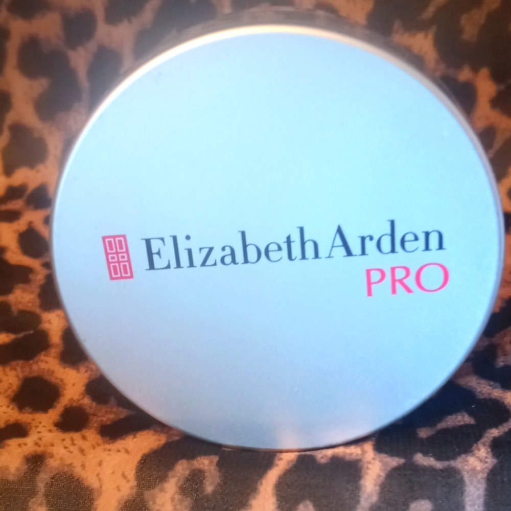 (5) Elizabeth Arden PRO perfecting minerals finishing touch powder